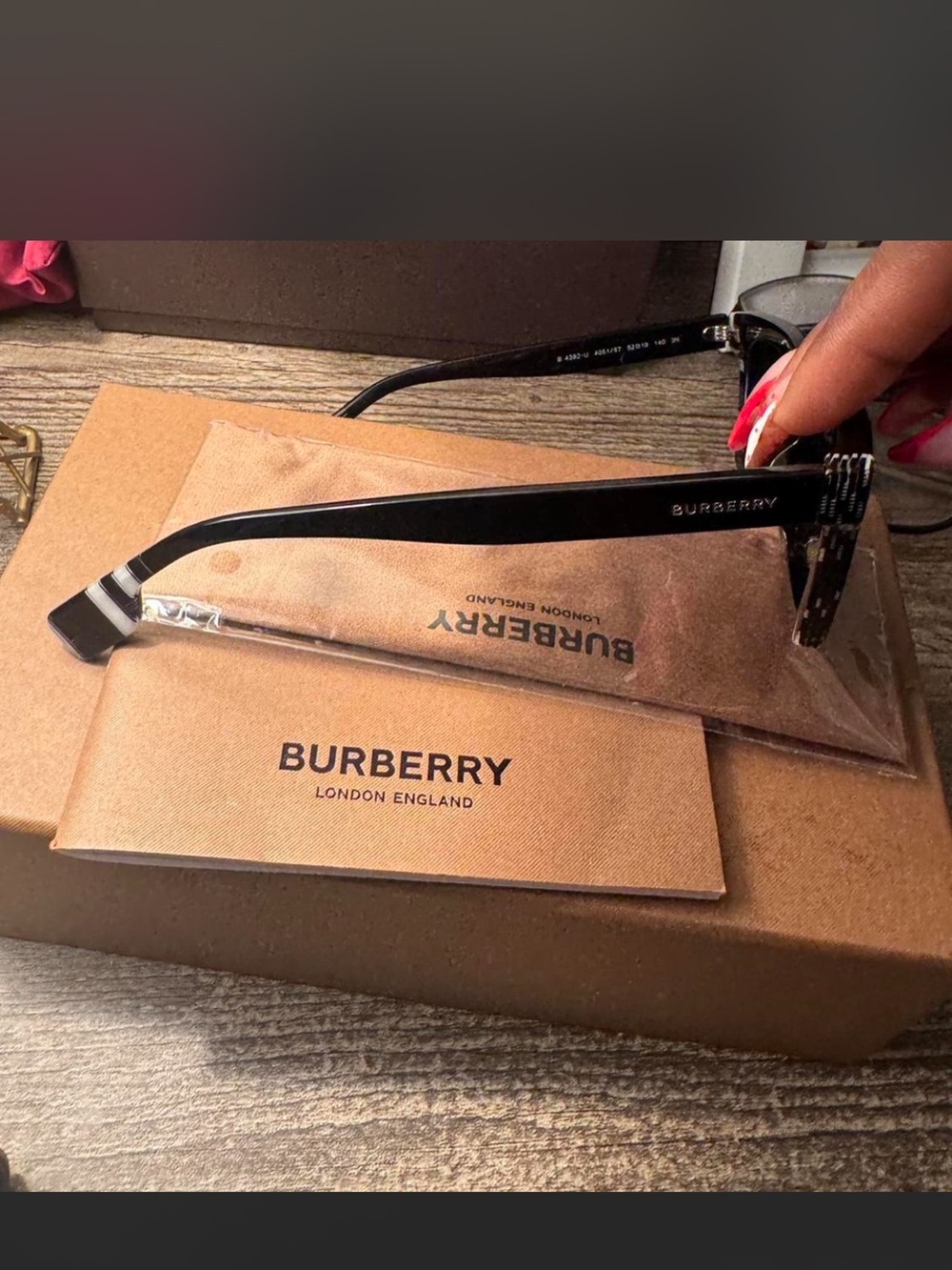 Authentic Burberry Black Cat Eye Sunglasses with Subtle Check Detail - Picture 3 of 5